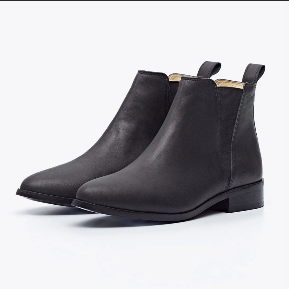 NWOT Nisolo Classic Chelsea Boot in Black Leather